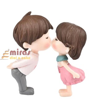 Kissing figurines Cake Topper