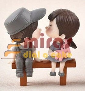 Cake Topper- Couple in Love on the bench in the park