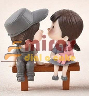 Cake Topper- Couple in Love on the bench in the park