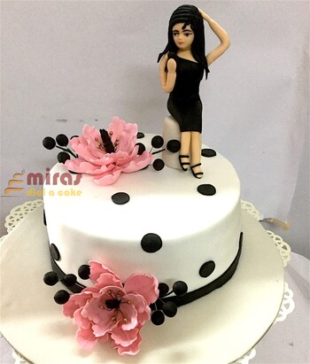 Pretty Me Selfie  Cake