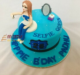 Selfie Queen cake
