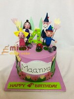 Ben and Holly family Birthday Cake