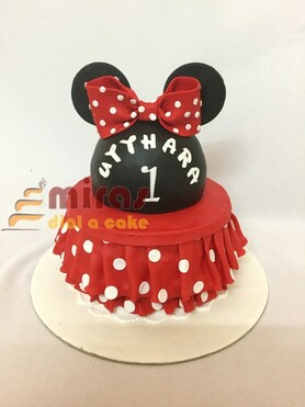 Minnie dress Birthday cake