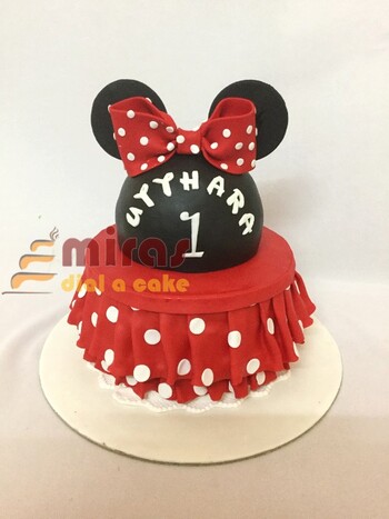 Minnie dress Birthday cake