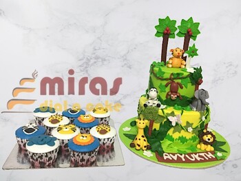 Jungle Theme Birthday Dessert Table ( 2 kg cake, 10 cupcakes )