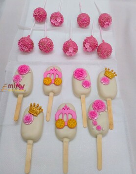 Princess Aurora 10 Cakepops & 10 Cakesicles