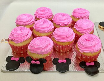 Minnie theme Dessert Table Cake (1.5 kg cake, 10 cupcakes , 10 cakepops,10 cookies) (1)