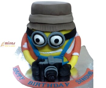 Birthday Cake Photographer Minion